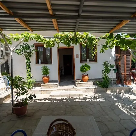 Studio Sotos Apartment *